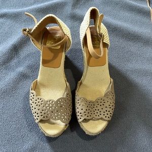 Kanna Taupe Beige Wedge Sandals 6.5